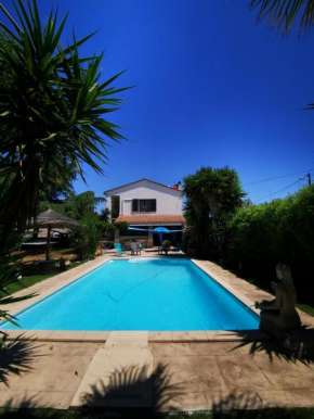 Rez de chaussée de maison 2 chambres, piscine privée